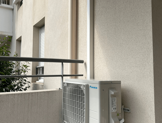 Unité extérieur de climatiseur posée à Marseille