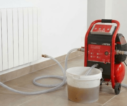 Eau boueuse extraite du circuit de chauffage